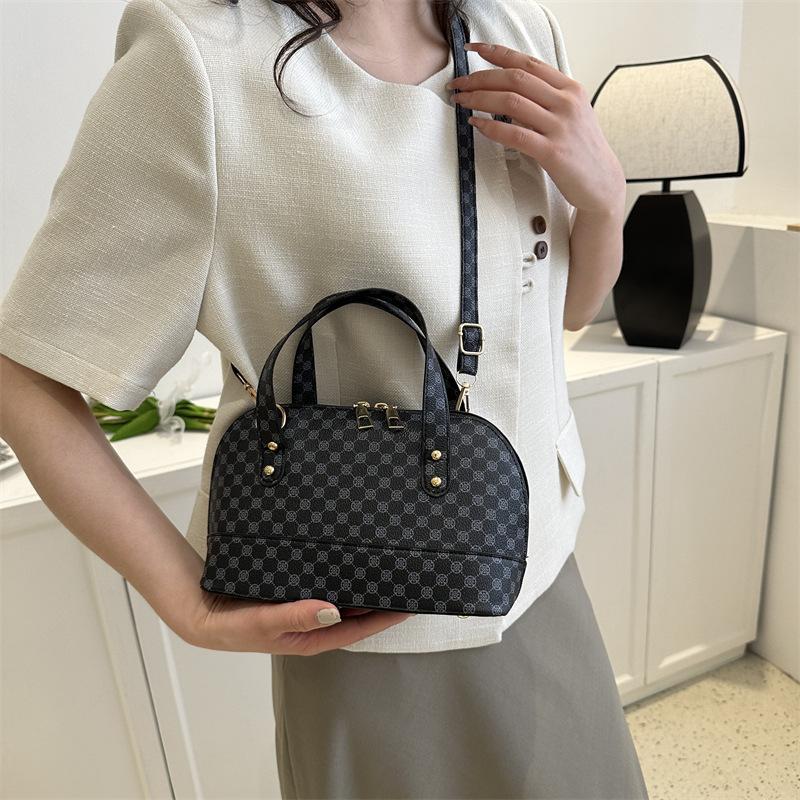 New Summer Retro Texture and Fashionable Solid Color Simple Printed Fashionable Hand-held One-shoulder Crossbody Shell Bag