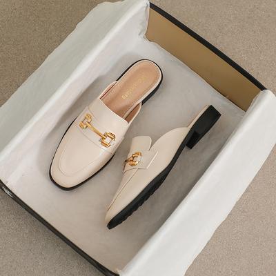 2023 Frühling neue Damen Pantoletten Oberbekleidung Hausschuhe Mode Pantoletten Metalldesign Britischer Stil Flache Freizeitschuhe Bankett und Büro
