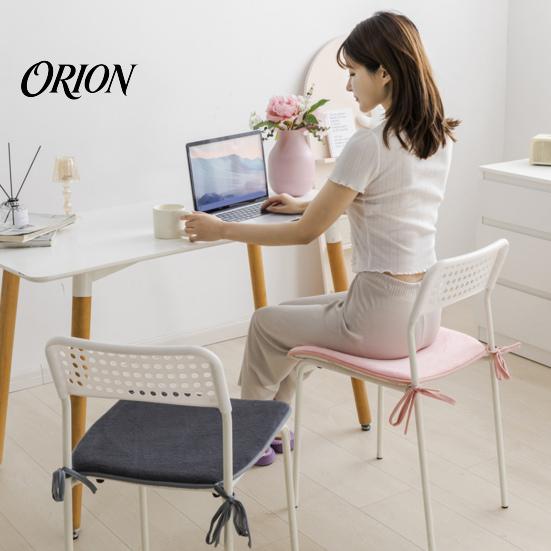 Anti-slip Thickened Buttock Relief Pad Plush Chair Cushion with Ties, Soft Cozy Non-slip Seat Cushion, 15.75" for Hard Seats x Warm Office Dining