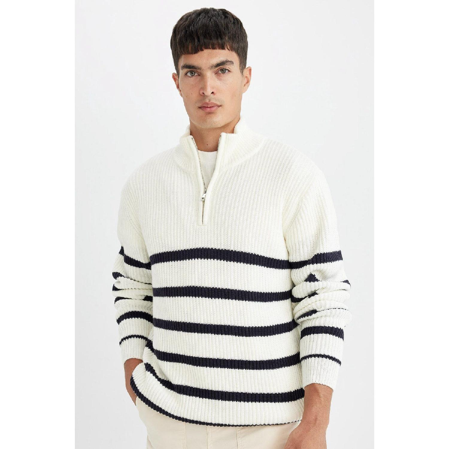 

Standard Fit Stand Collar Half Zipper Striped Knitwear Sweater D3274ax24wn XS