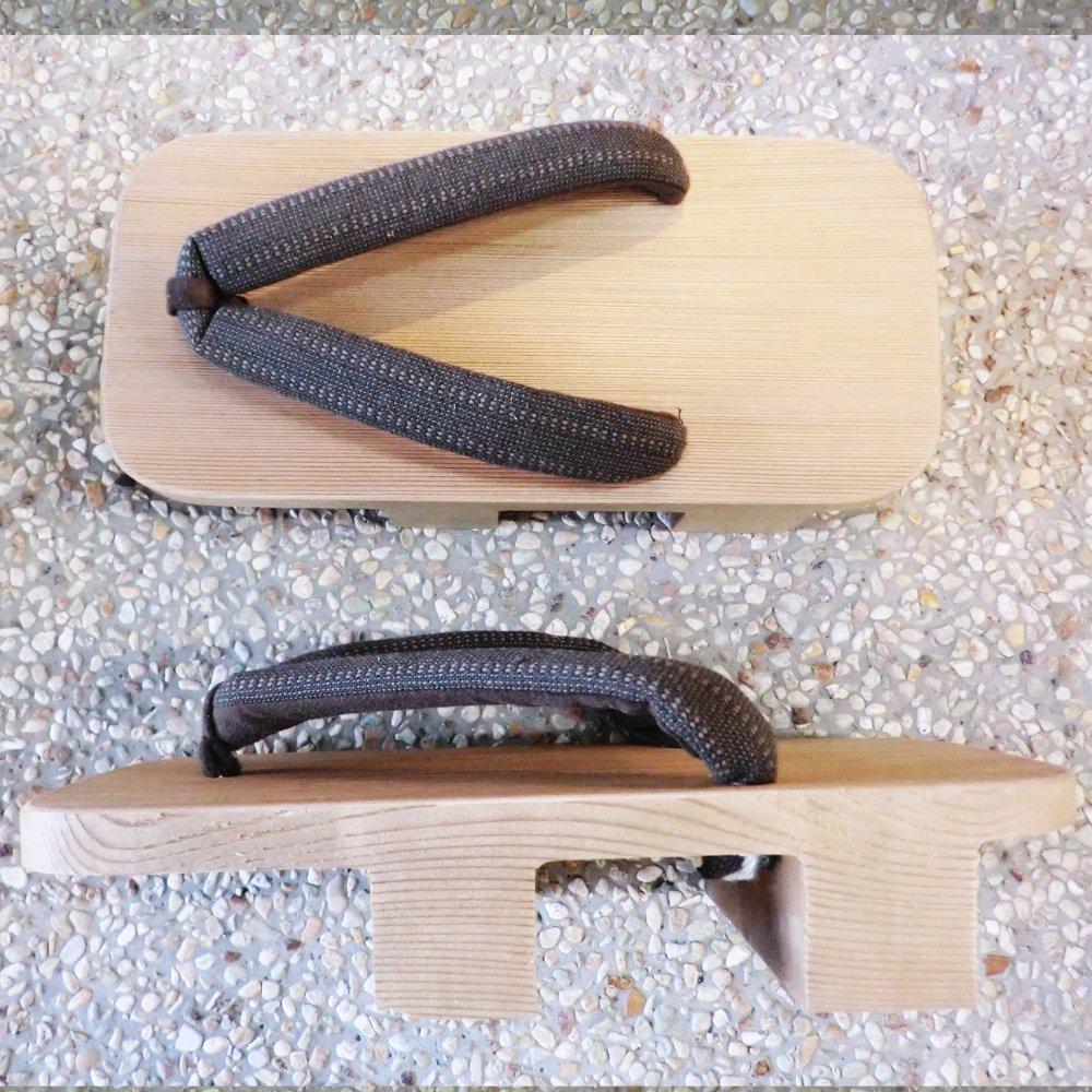 Kiso Nezuko Geta: Men's Two-toothed Sandals with Brown Stripes, a Traditional Craft Made in Japan, Carrying on 300 Years of Tradition