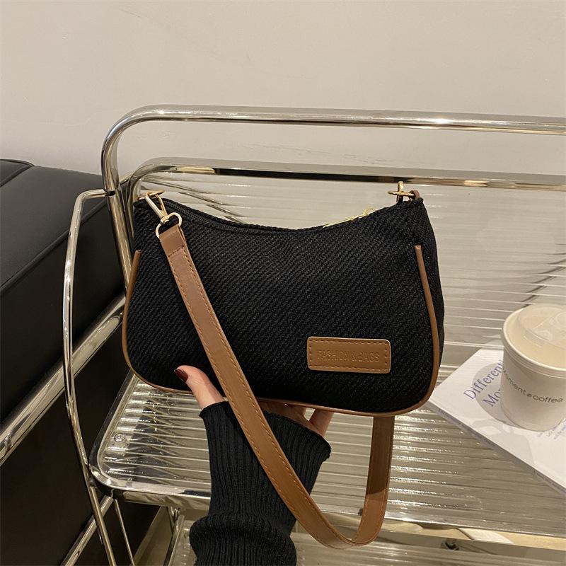 

Высококачественная текстура, модная однотонная новая сумка подмышку, женский нишевый дизайн, трендовая, персонализированный зарубежный стиль, дорожная сумка через плечо чёрный