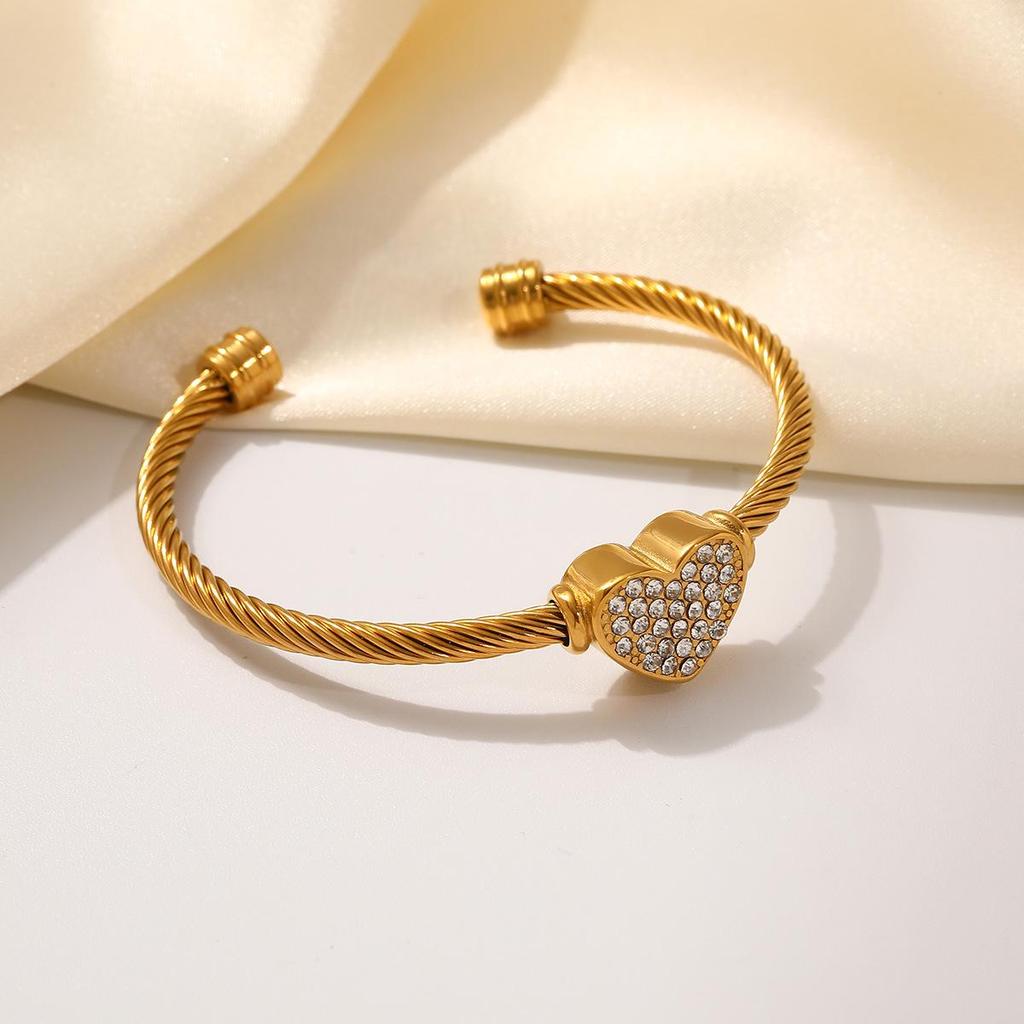 European & American Fashion 18K Stainless Steel Women's Bracelet - Simple, Colorfast, Light Luxury Titanium Steel Jewelry