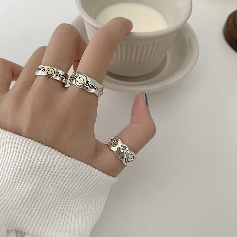 Schicker unregelmäßiger Smiley-Gesicht verstellbarer Ring für Damen in zeitgenössischer koreanischer Ästhetik mit 925er Silber