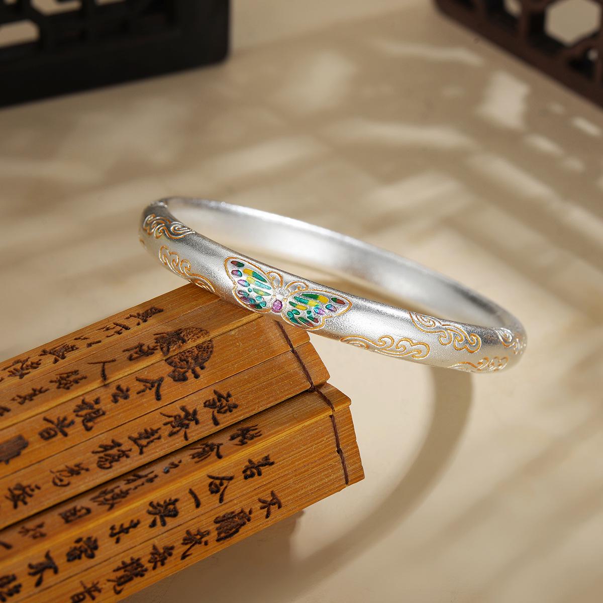 Браслет-клуазонне с бабочкой, расписанный золотой краской - Новый китайский стиль с благоприятными облаками и посеребренным покрытием