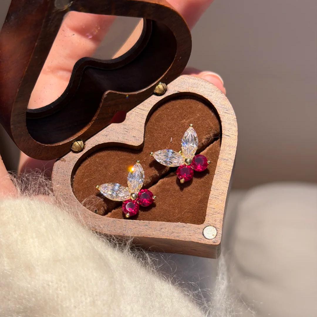 

2026 Super Fairy Bow Earrings Realistic Ruby High Carbon Diamond Earrings Light Luxury Full Diamond Yellow Gold Red Corundum Earrings