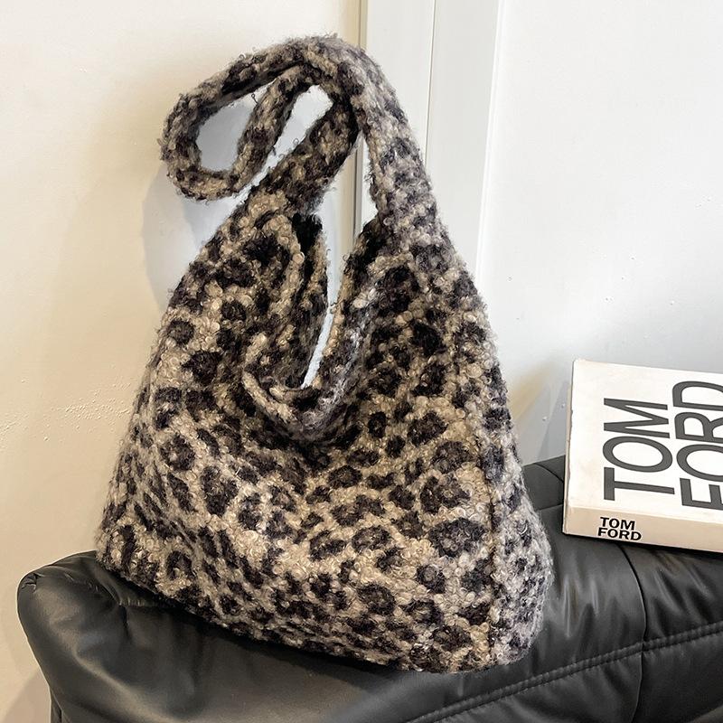 Korean Version of Ins Plush Leopard Print Tote Bag for Women Autumn and Winter New Large Capacity Commuting One Shoulder Underarm Bag for Women
