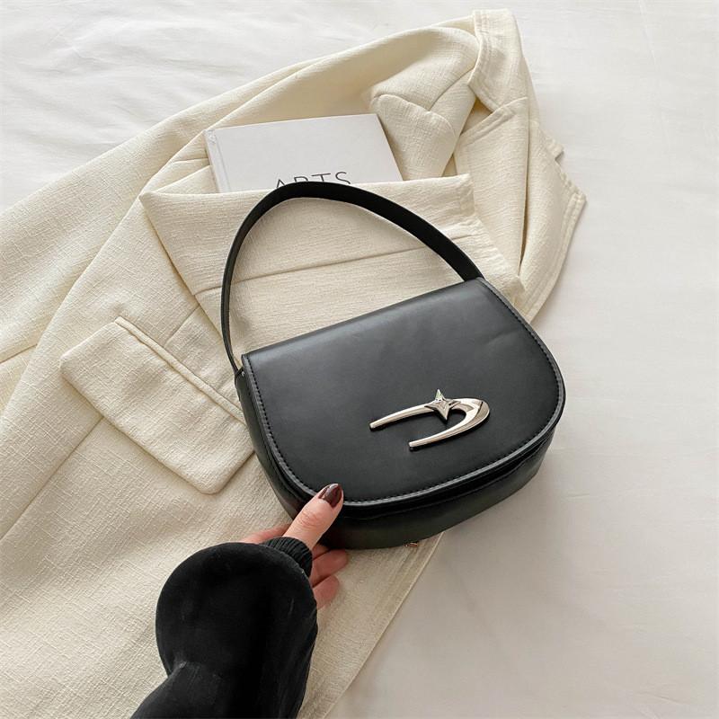 Шикарная черная сумка-седло в винтажном стиле для женщин. Идеально подходит для повседневного использования. чёрный