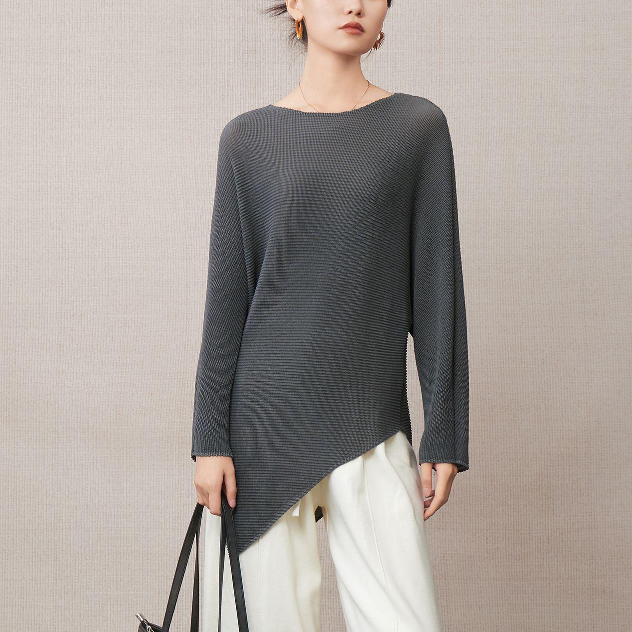 Женская неровная футболка с длинным рукавом - Стиль осени 2025, Свободный крой, Стройнящая, Разрезная и плиссированная базовая футболка. One Size темно-серого