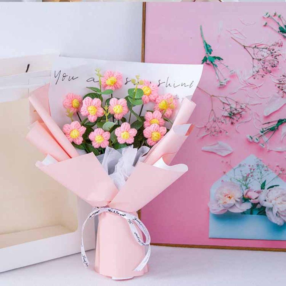 Wunderschöner Abschlussblumenstrauß mit Geschenktüte, gewebter Wollstrauß, gehäkelter Blumenstrauß