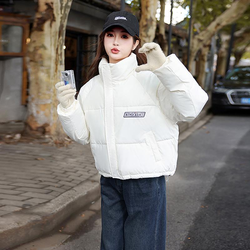 

2025 новая зимняя куртка маленькая стеганая куртка пуховик хлопковая куртка короткая свободная корейская версия утолщенная куртка-пуховик женская куртка со стойкой S белый