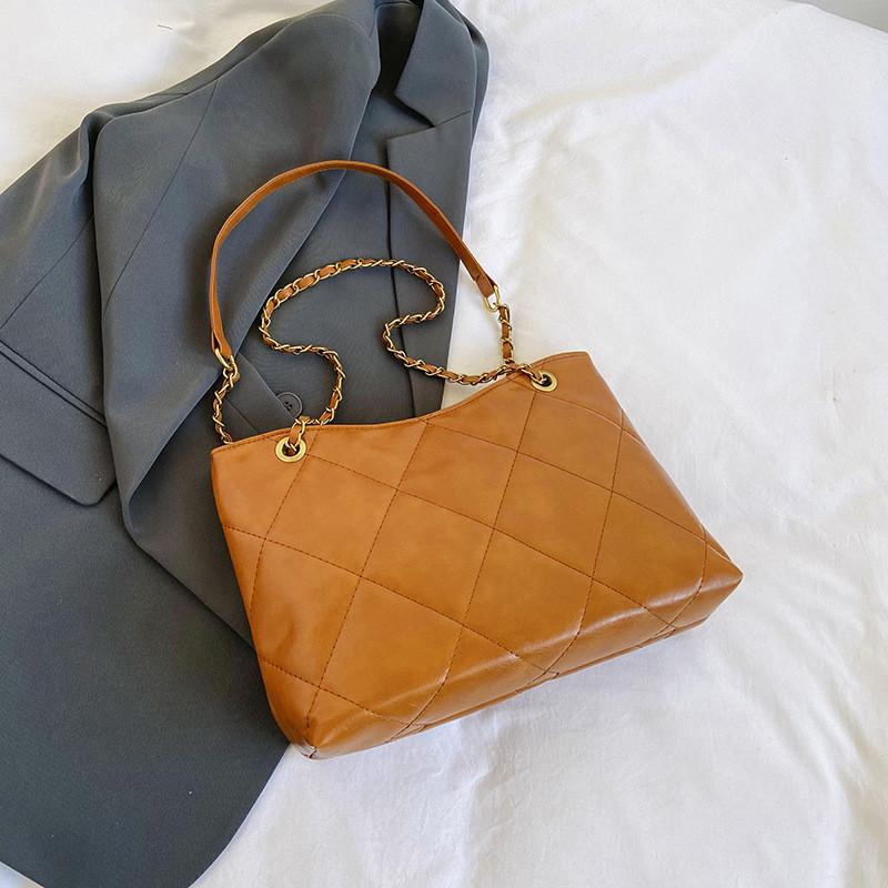 2023 Winter New Women's Bag Fashion Street Trend Shoulder Bag Retro Casual Crossbody Bag Rhombic Chain Tote Bag In Black