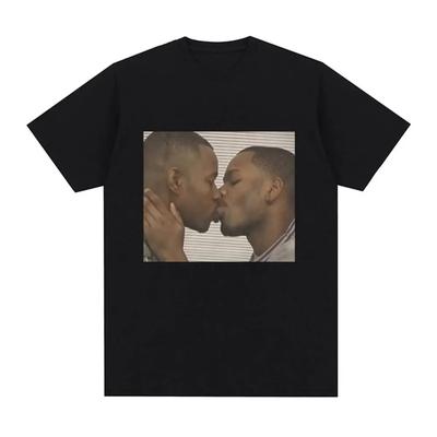 Lustiges Meme-T-Shirt mit zwei küssenden Männern Damenmode Hip Hop Retro-T-Shirt Lässiges lockeres Kurzarm-T-Shirt Top
