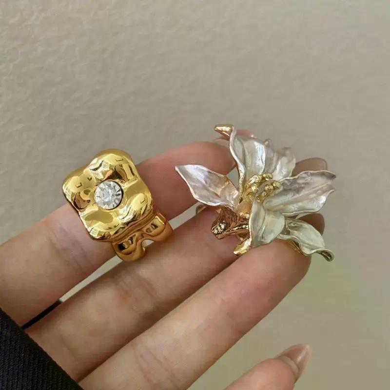 Gold And White Contrast Glaze Tulip Flower Ring INS High-end Square Women Finger Ring Jewelry Gifts