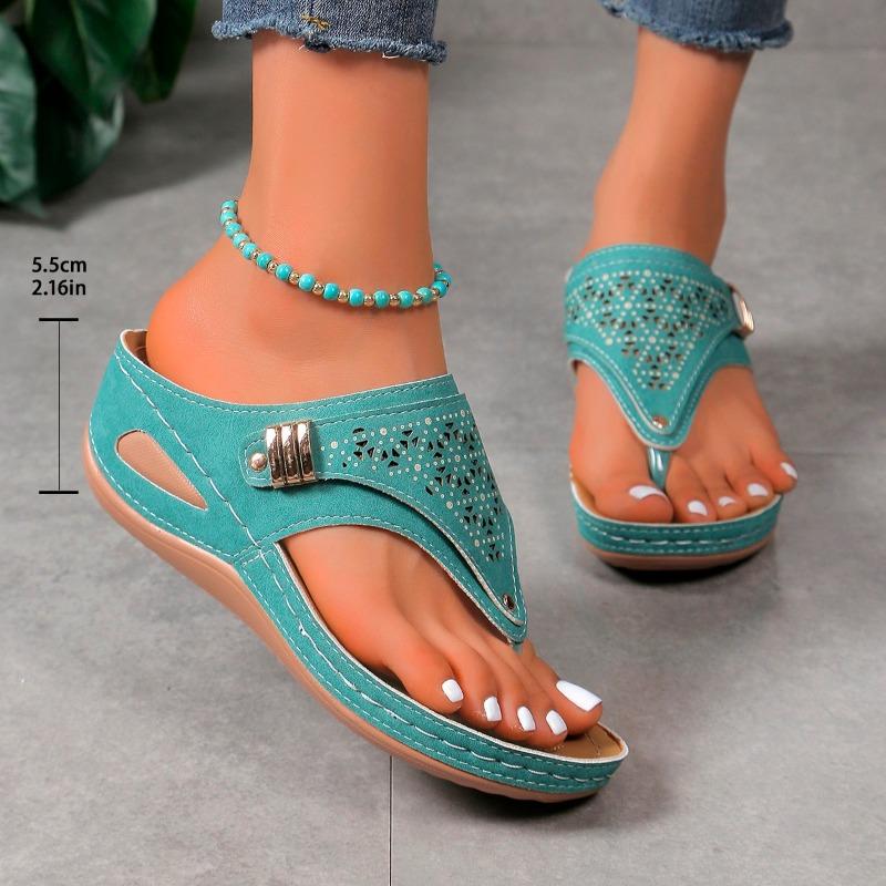 Fashion Summer New Sandals Women Fashion Round Head Clip Toe Rivets Metal Buckle Soft Sole Anti-slip Wear-resistant Flat Slippers