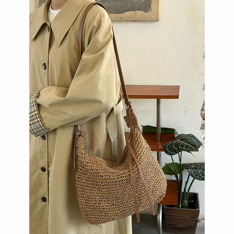 Large capacity summer seaside vacation woven bag new high-end messenger straw bag niche commuter shoulder bag