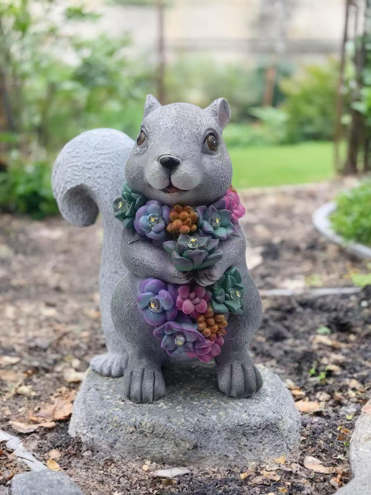 Solar Garden Resin Squirrel Ornament with 7 LED Lights for Lawn or Balcony