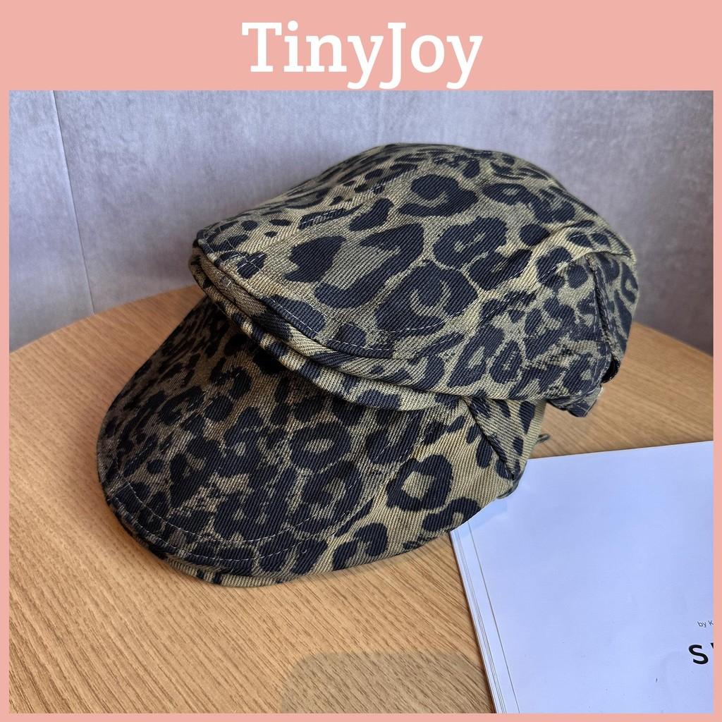 Retro Leopard Trendy Print Flat Cap Windproof Warm Travel Features Looks Casual