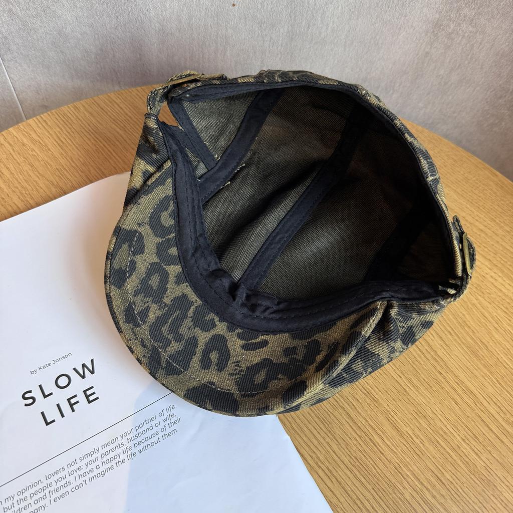 Retro Trendy Leopard Print Flat Cap Windproof Warm Travel Features Casual Looks