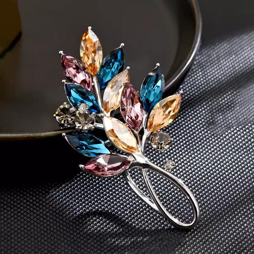 Färgspik Blomma Brosch Kvinnlig Nischad Designkänsla Kristallbrosch Temperament Utsökt Bukettnål Elegant Kostym Med Tillbehör
