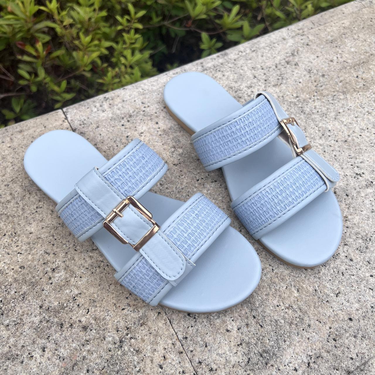 

2025 лето новые повседневные универсальные легкие и удобные шлепанцы на плоской подошве с одним ремешком и открытым носком женские 42 небесно-голубой