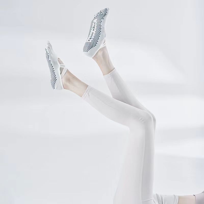 

Летняя спортивная фитнес обувь больших размеров для тренировок, носки для йоги Accessible Luxury milk White