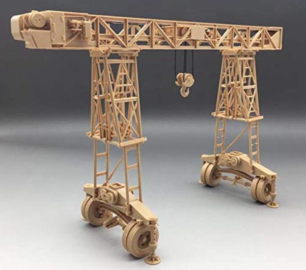 Amusing Hobby Scale German Heavy Tank Destroyer Ferdinand with Full Interior and Strabocrane Plastic Model Kit AMH35A030 1/35 16-ton