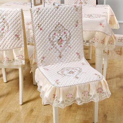 Textil do obýváku a jídelny – Potahy na židle