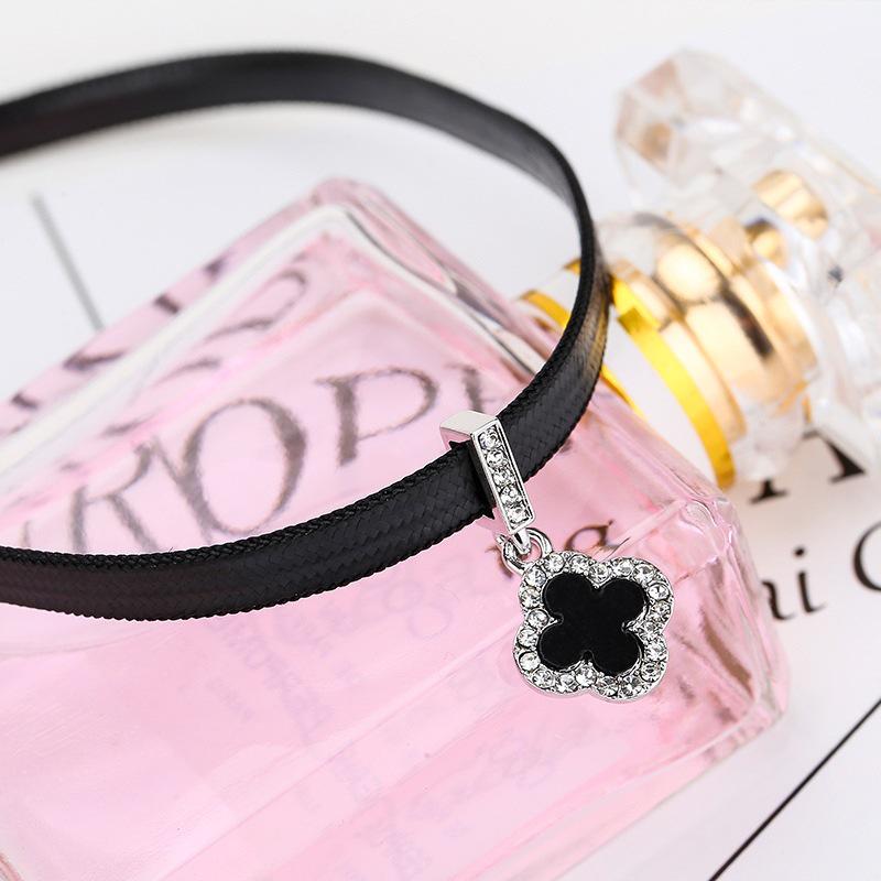 Trendy Black Four-Leaf Clover Choker Necklace – Versatile, Simple and Stylish Clavicle Chain for Women