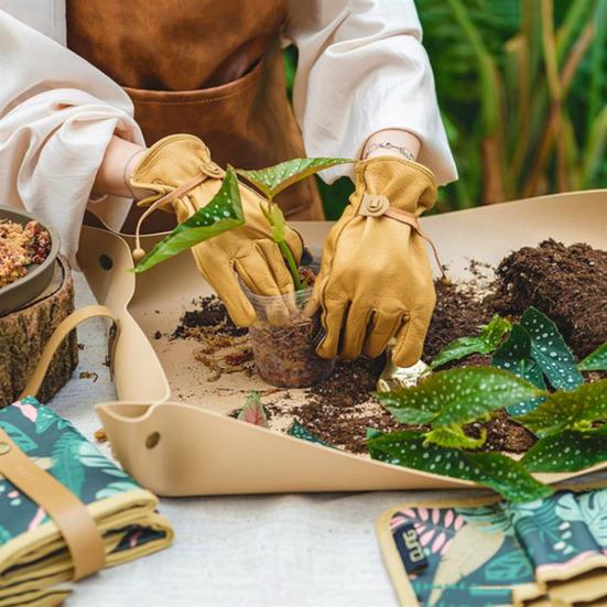 Plants Repotting Mat Foldable Faux Leather Garden Potted Plant Mat with Metal Buckles Waterproof Reusable Transplanting Tray for Plants Repotting And