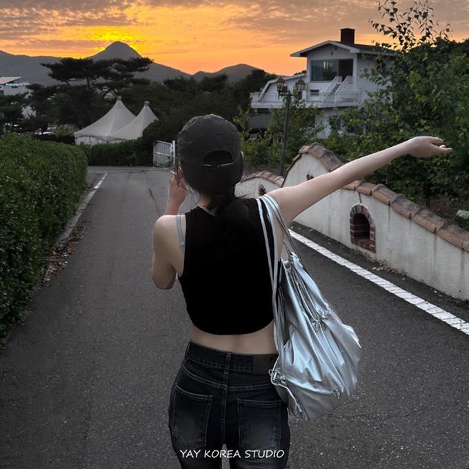 

Irregular pull pleated bundle mouth casual large capacity backpack women s light shopping cool bag срібний