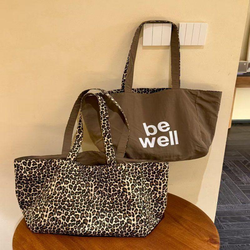 

Осень и зима ретро леопардовый принт двусторонняя холщовая сумка на спину женская 2025 новая большая вместительная сумка-тоут на плечо сумка для покупок для通勤