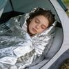 PET-Aluminisierte Folie Notfalldecke, Outdoor Kälte- und Sonnenschutz-Notfalldecke, Hohe Reflektivität, Winddicht und Tragbar