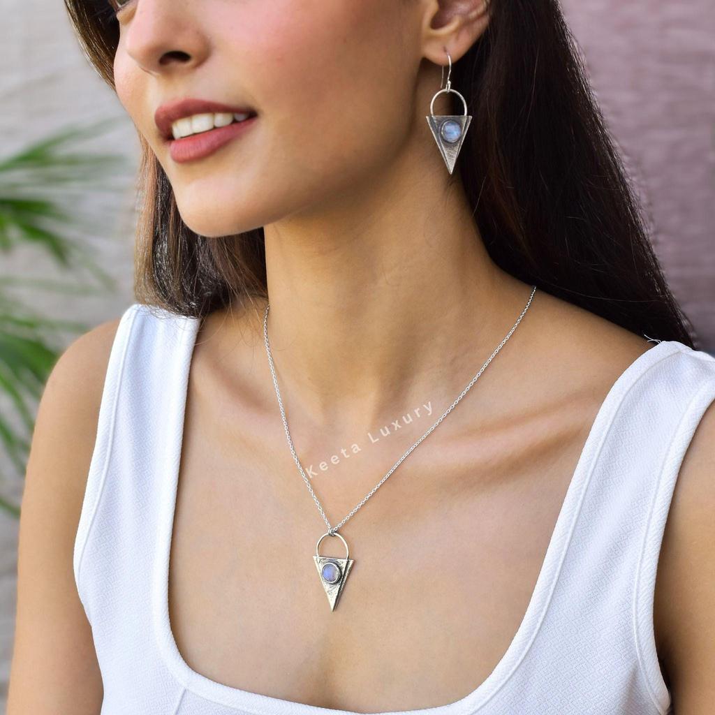 Natural Moonstone Necklace Rose cut Rainbow Moonstone Pendant Necklace Healing Crystal Necklace For Women Unique Gemstone Necklace Gifts