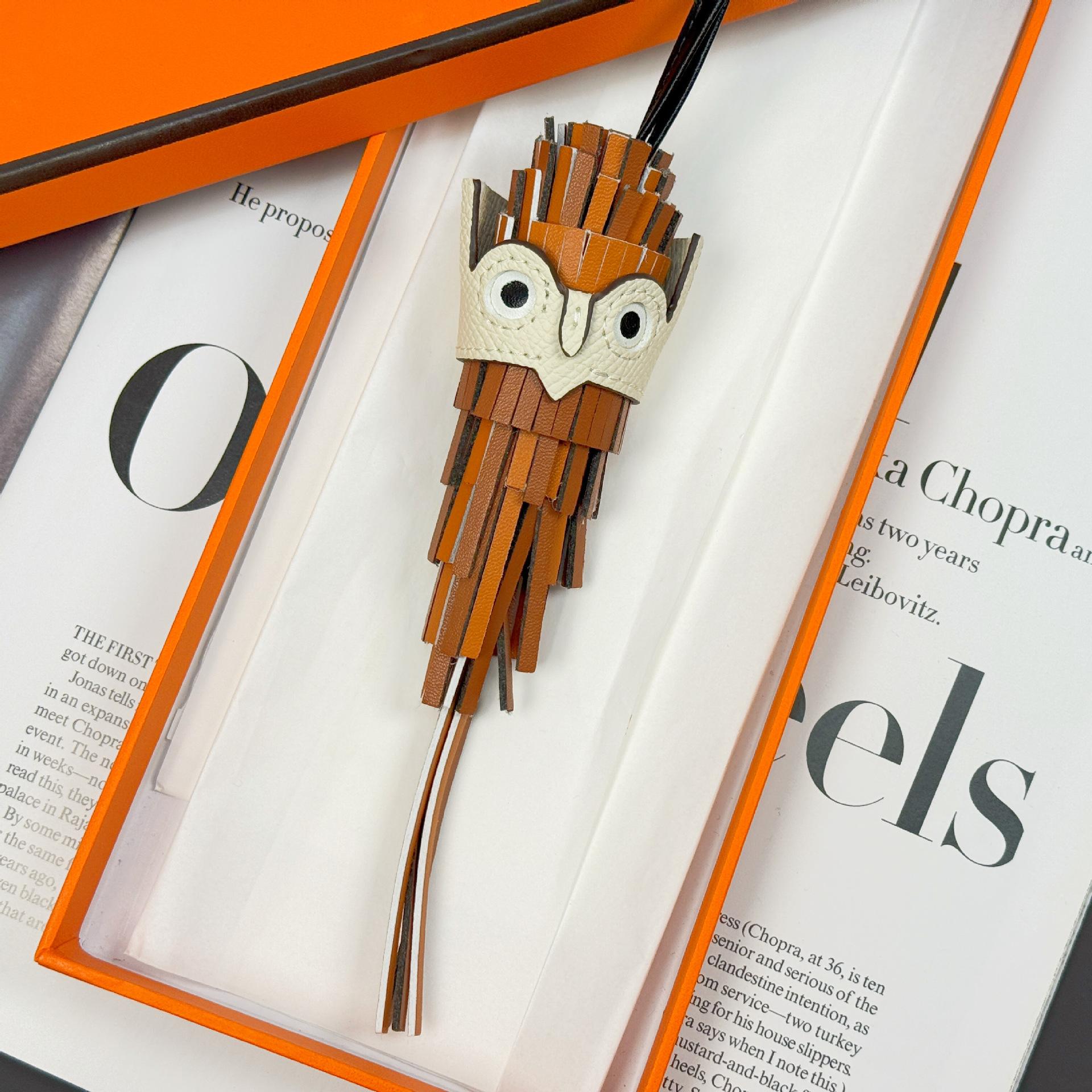 

New cross-border leather fringed owl bag pendant hand-sewn luggage key car jewelry pendant коричневий