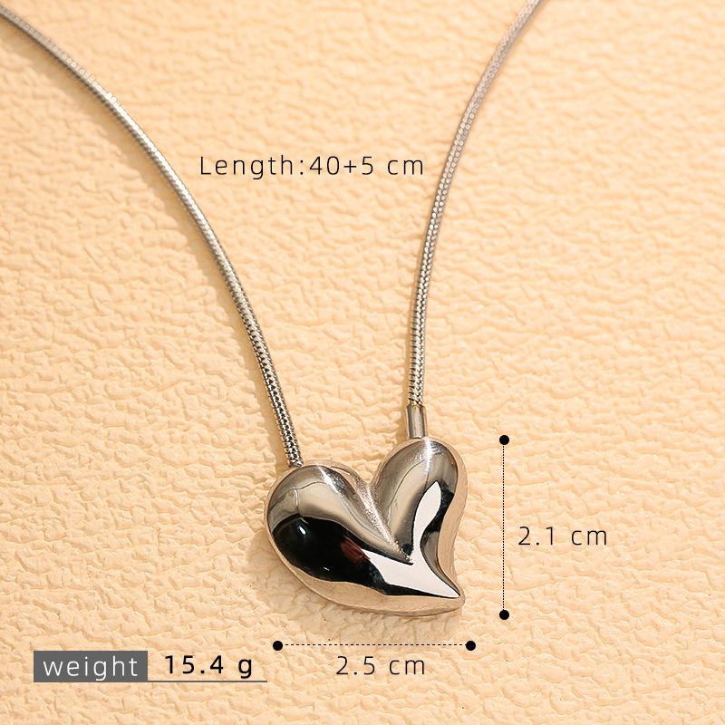 Glossy Heart Necklace - Women's Fashion, European & American Style, Non-Fading Vacuum Electroplated Clavicle & Sweater Chain.