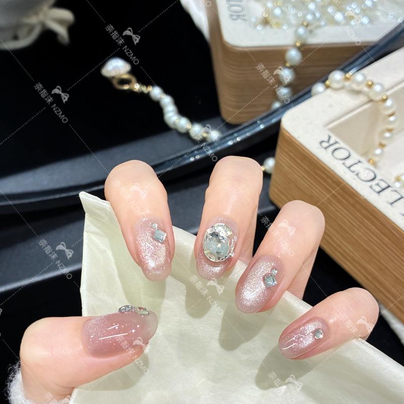 L92 Rhinestone Inlaid Short Press-On Nails for a Radiant Look