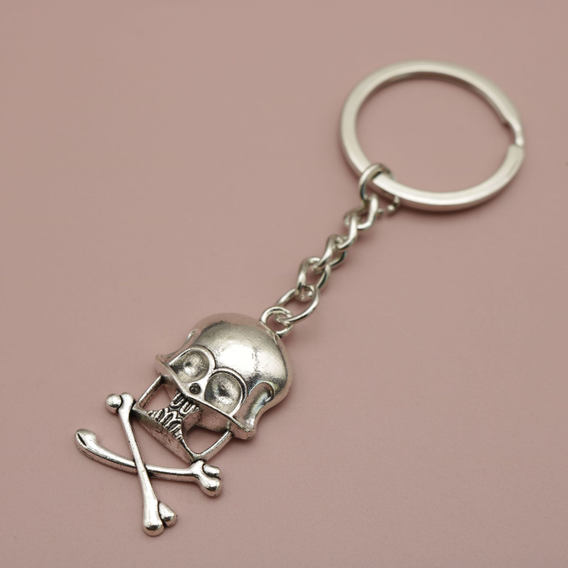 

Горячие продажи ювелирных изделий, минималистский кулон-брелок с черепом one size