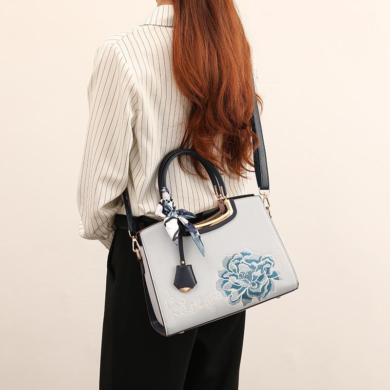 Embroidered Mom Bag with a High-End Feel, 2024 New Model for Middle-Aged Women, Cheongsam Mother-in-Law Bag, Mother's Day Gift
