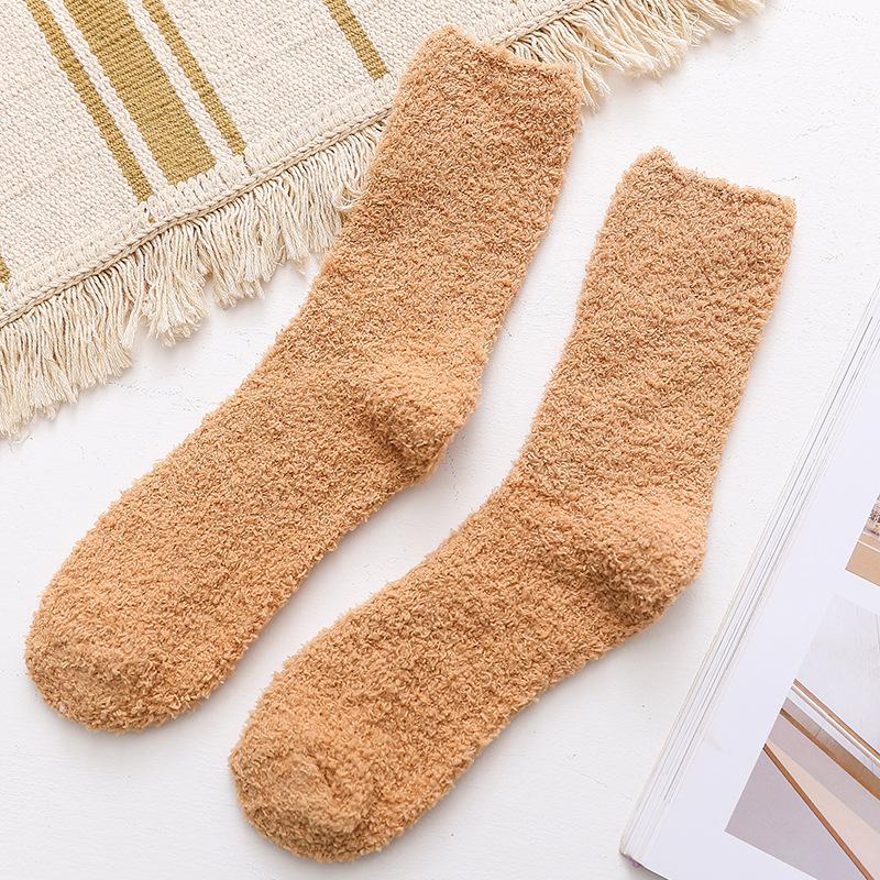 Superwarme Herren-Wadenlange Korallenfleece-Bodensocken für Herbst und Winter.