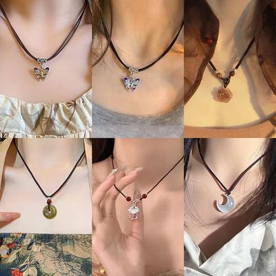 Móda v čínskom štýle Retro pletený lanový náhrdelník Motýľ Kvet Mesiac Bezpečnostný zámok Prívesok Náhrdelník Pre ženy Vintage šperky