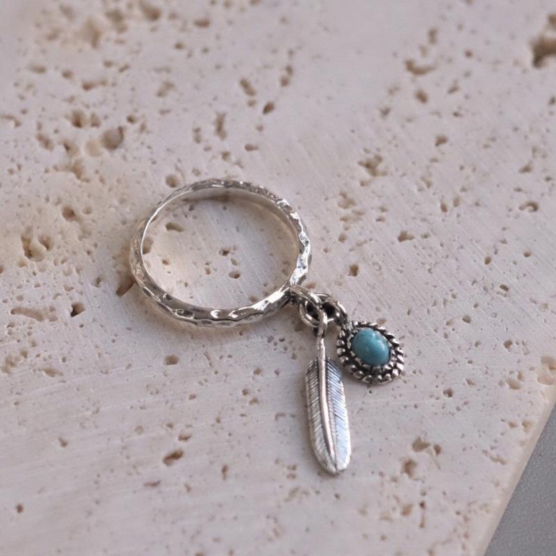 

Современное кольцо из меди для женщин с регулируемым размером и стильным элементом пера ястреба