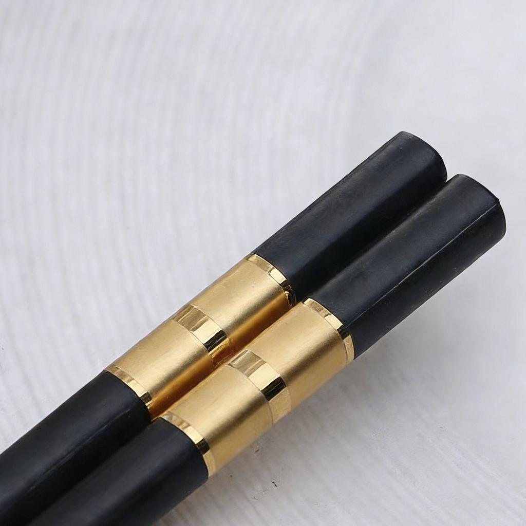 Premium Alloy Chopsticks: Antibacterial, Mildew-Resistant, Non-Slip, Heat-Resistant - Ideal for Home, Hotel, and Restaurant Use.