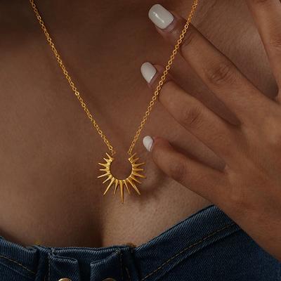 Unikt Solhänge Halsband för Kvinnor 18K Guldpläterat Icke-bleknande Damhalsband Mode Lyx Smycken