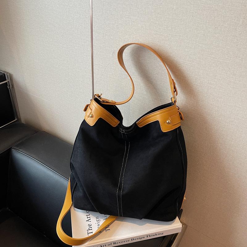 Retro matte bag women's new fashion versatile shoulder messenger bag large capacity commuter tote bag