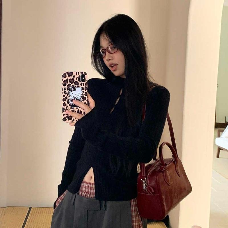 A High-neck Sweater for Women In Autumn, Paired with A Long-sleeved Top for A Laid-back and High-end Look, and A Retro Knitted Sweater with A Pullover