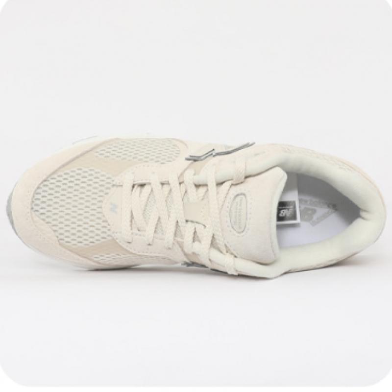 New Balance Galleria New Balance 24fw New Val 2002r Beige White Common Sneakers M2002wc