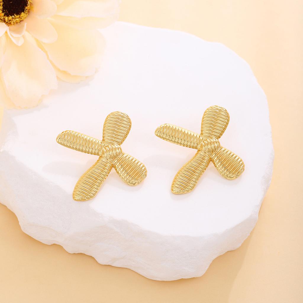 Spiral Maple Leaf Love Hollow Irregular Earrings, Heavy Industry Advanced Sense Metal Style Fashion Temperament Earrings
