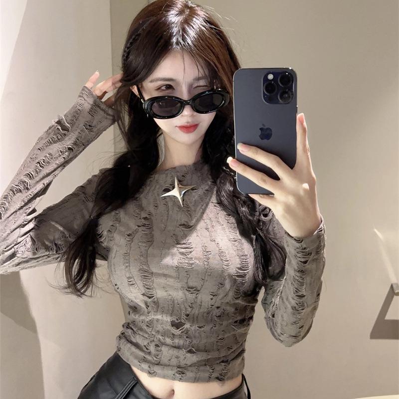 Slim-Fit Jazz Style Ripped T-Shirt with Four-Pointed Star Brooch and Waist-Cinching Long Sleeves