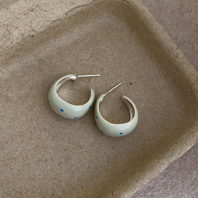 Silver Needle Enamel Polka Dot Stud Earrings - Chic C-Shaped High-End Jewelry for Women.